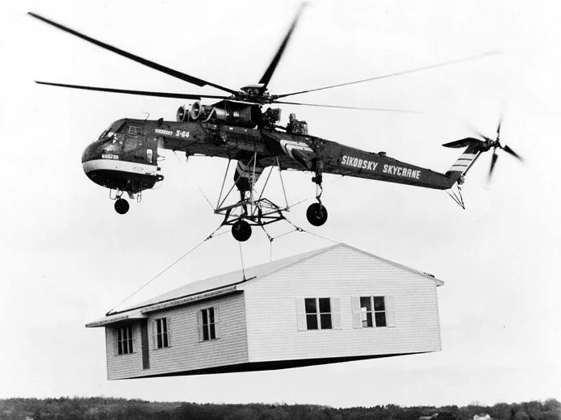 Sikorsky_Skycrane_carrying_house_bw.webp