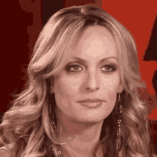 stormy-daniels-skeptisch.gif
